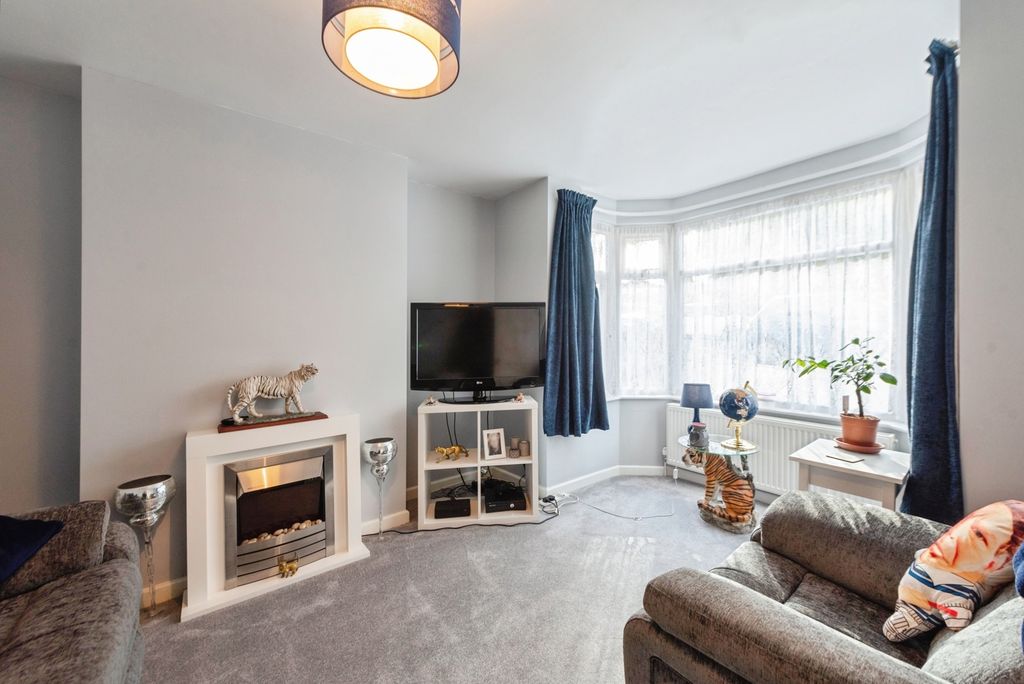 Property photo 2 of 17 Photo