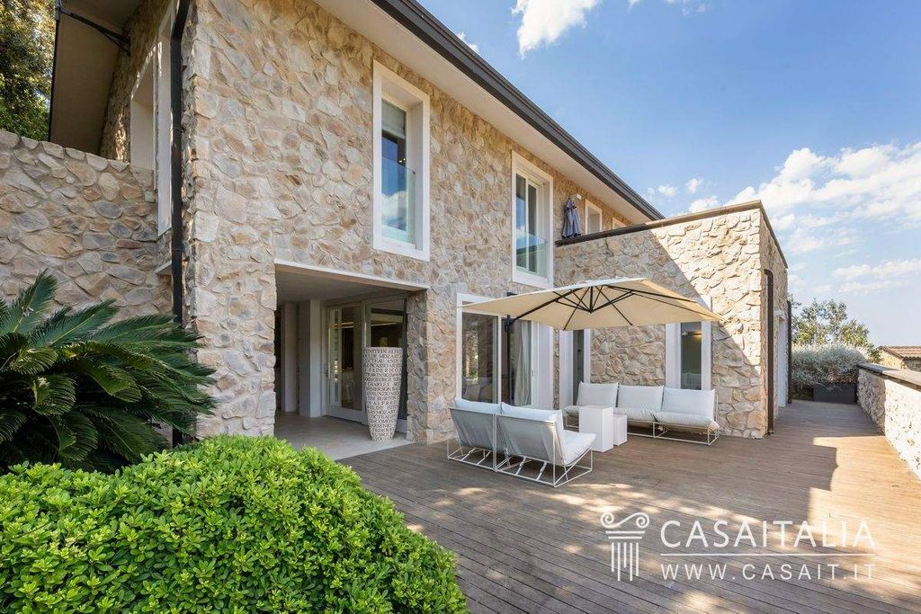 Property photo 2 of 30