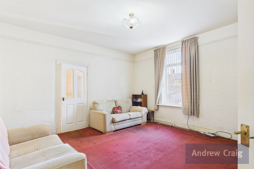 Property photo 2 of 12 Lounge