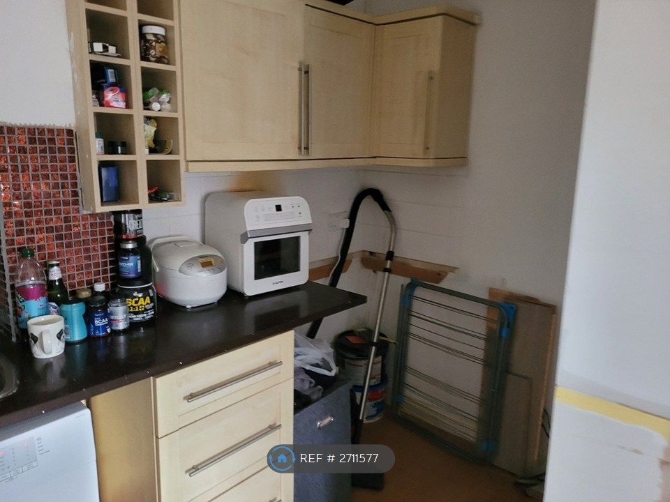 Property photo 3 of 10 Kitchen