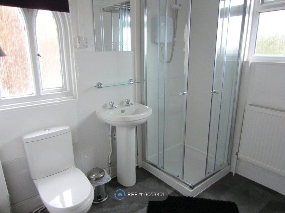 Property photo 2 of 6 Bathroom