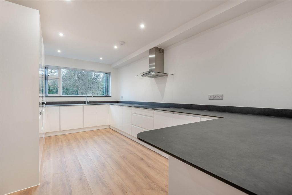 Property photo 2 of 23 8671983-Interior14.Jpg