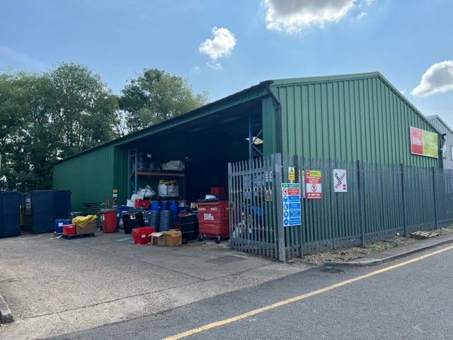Property photo 1 of 2 Warehouse Unit And Office Building To Let / To Rent In Stevenage Hertfordshire