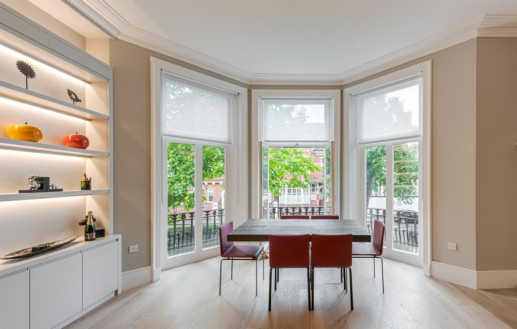 Property photo 1 of 17 Drayton Gardens 4_57-2-2. Low Res.Jpg