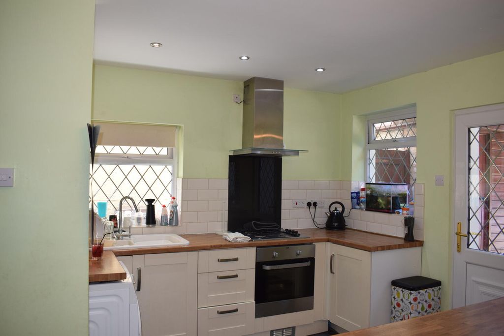 Property photo 2 of 17 Kitchen