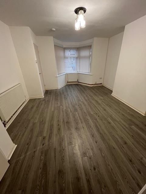 Property photo 2 of 9 Lounge 2 R.Jpg