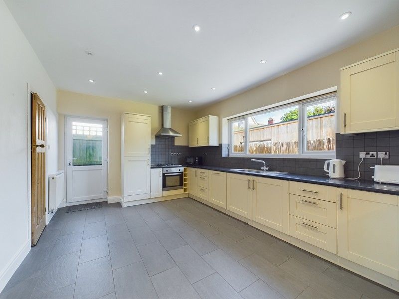 Property photo 3 of 18 Kitchen