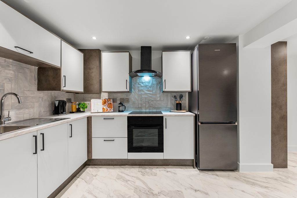 Property photo 3 of 26