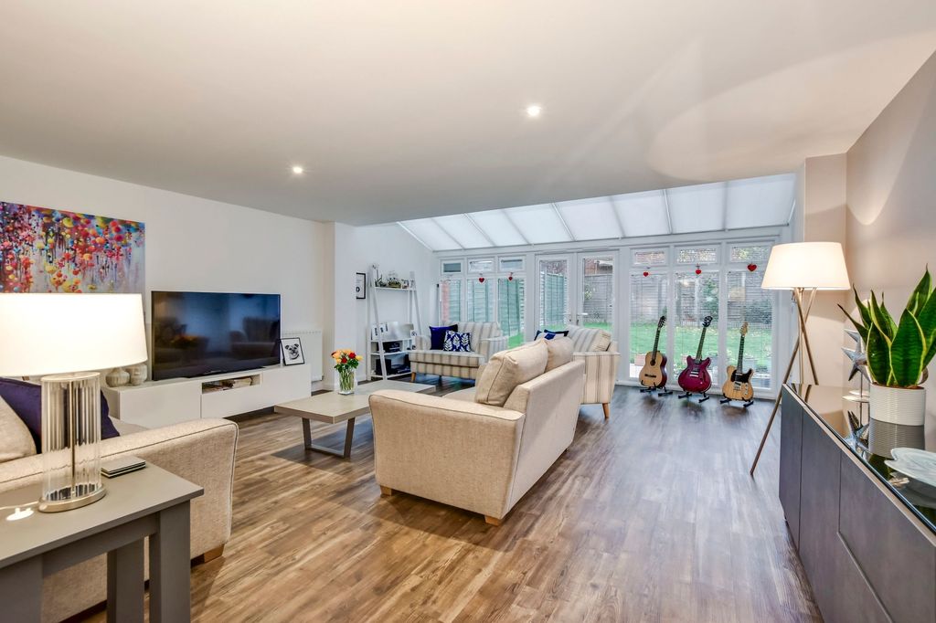 Property photo 2 of 31