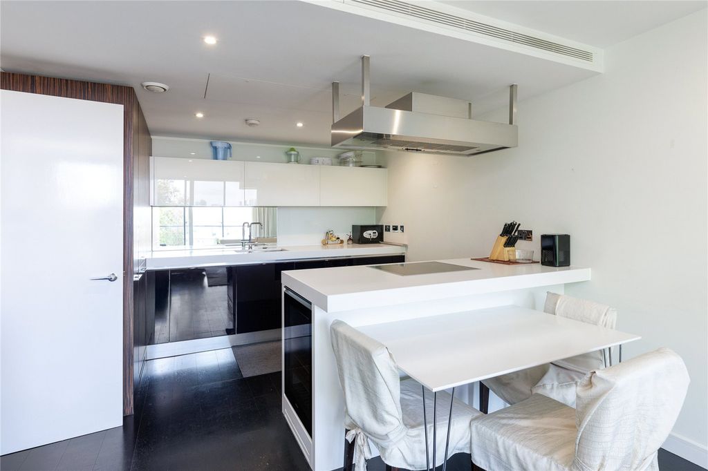 Property photo 3 of 11 Kitchen/Dining Area