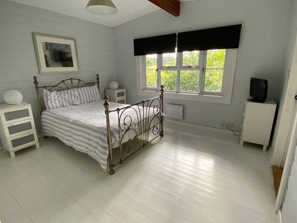 Property photo 3 of 41 Picture No. 02