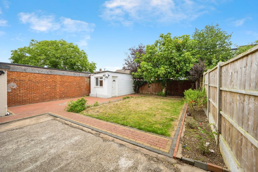 Property photo 2 of 16 Photo