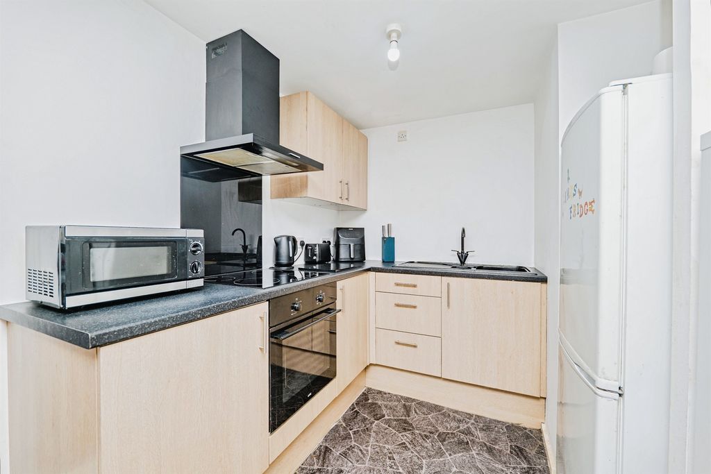 Property photo 2 of 9