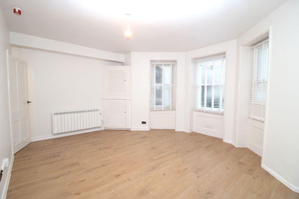 Property photo 3 of 6 Studio