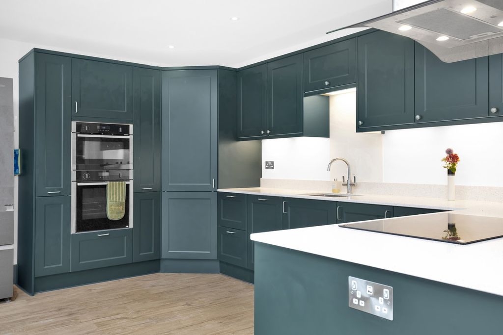 Property photo 3 of 37