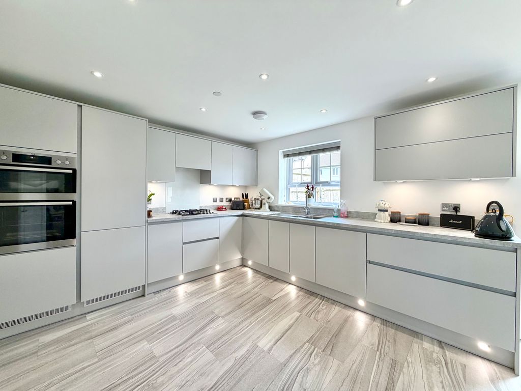 Property photo 2 of 30 Img_2645