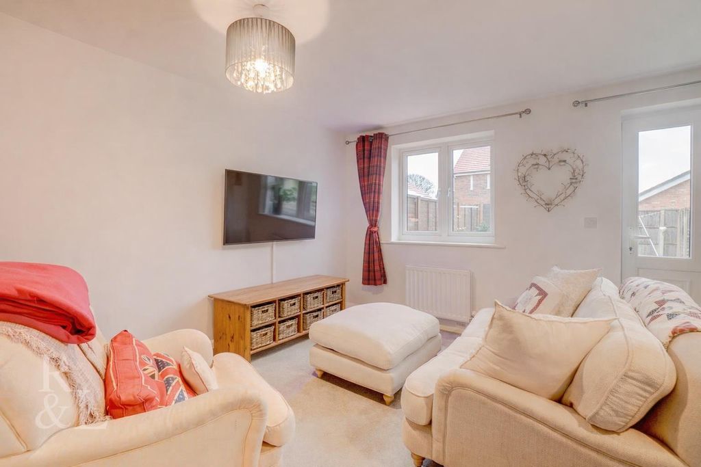 Property photo 2 of 15 Living Room Shot Elizabeth Drive.Png