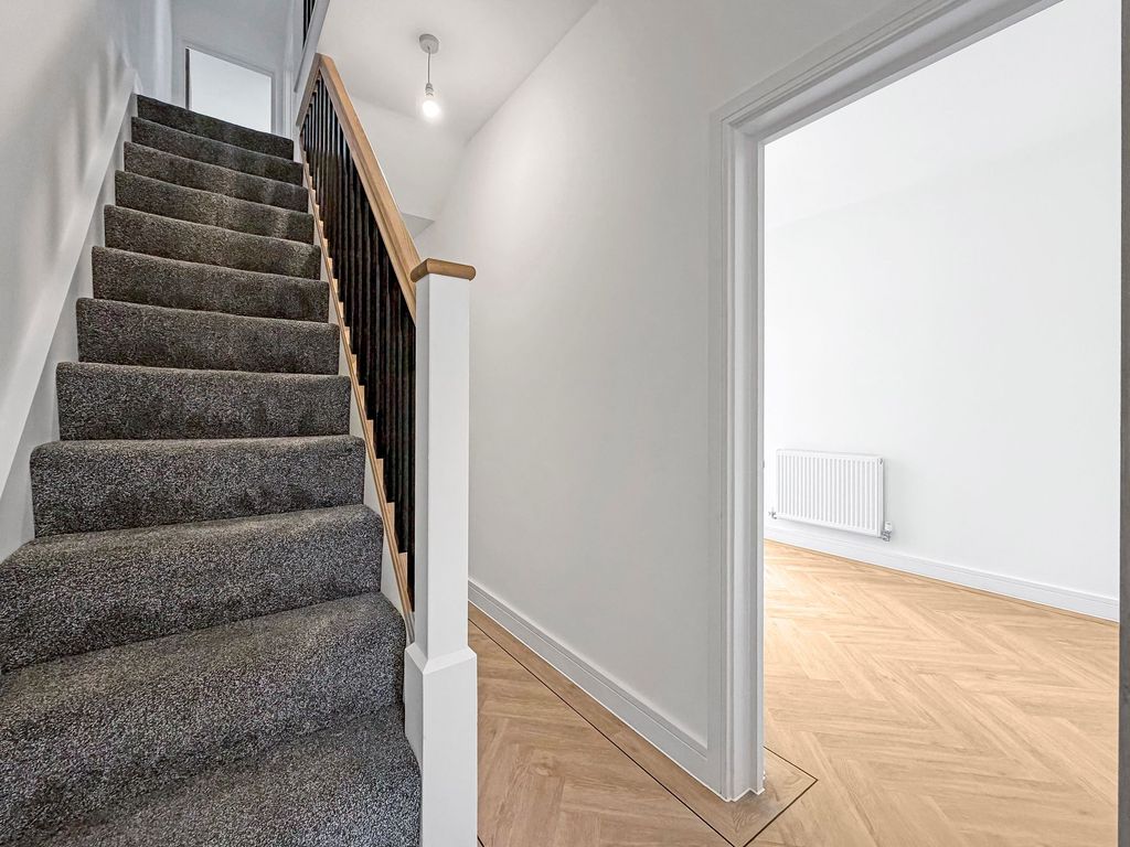 Property photo 3 of 31