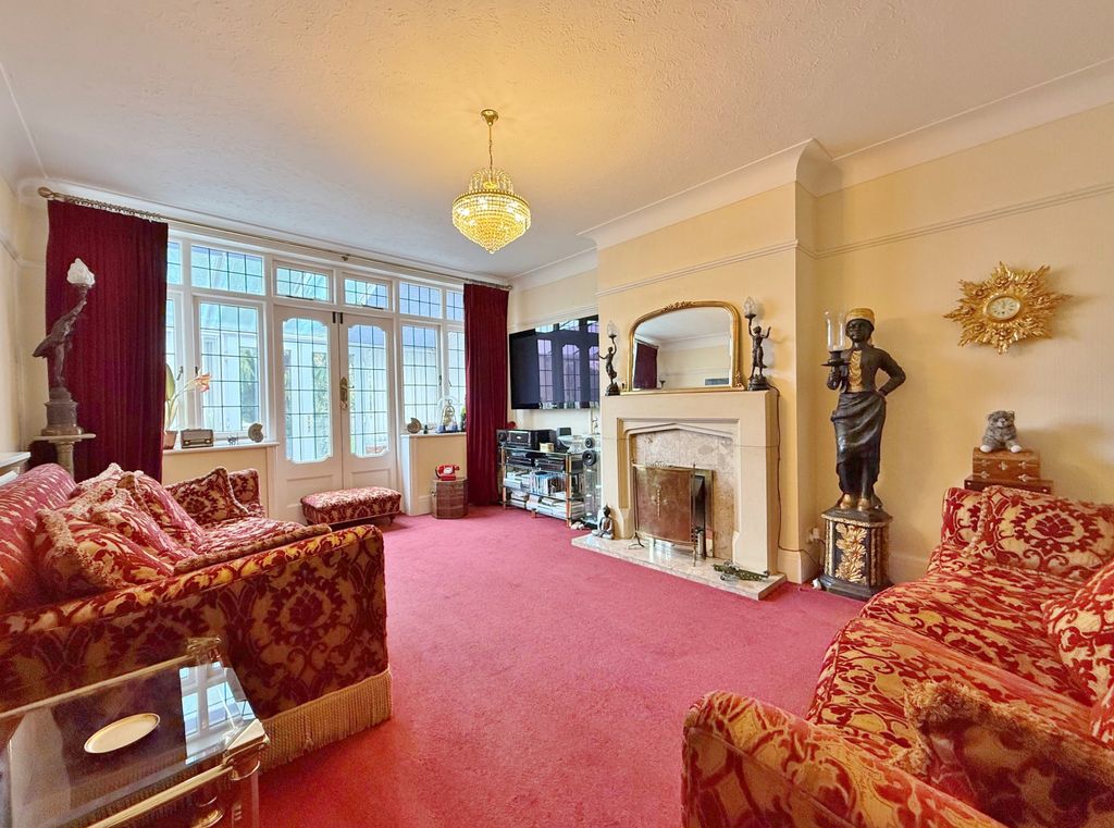 Property photo 3 of 25