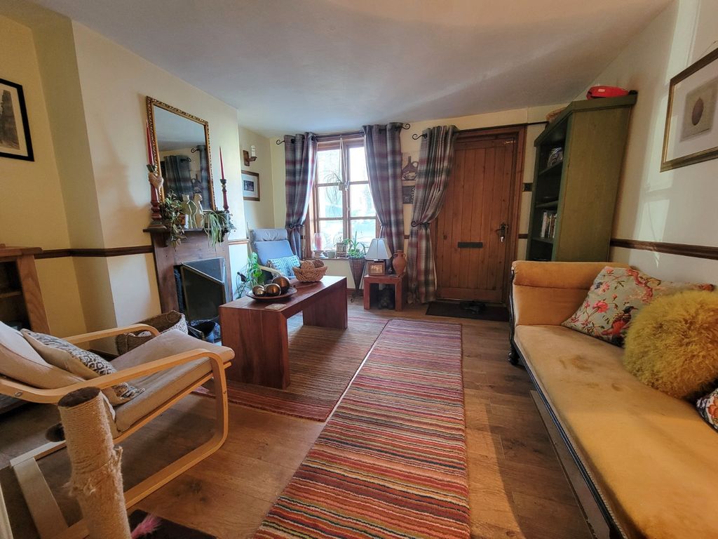 Property photo 2 of 8