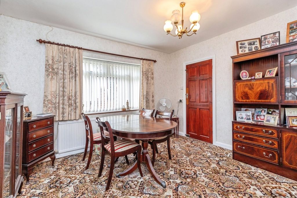 Property photo 3 of 15 Dining Room