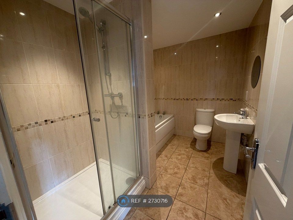 Property photo 3 of 7 Bathroom