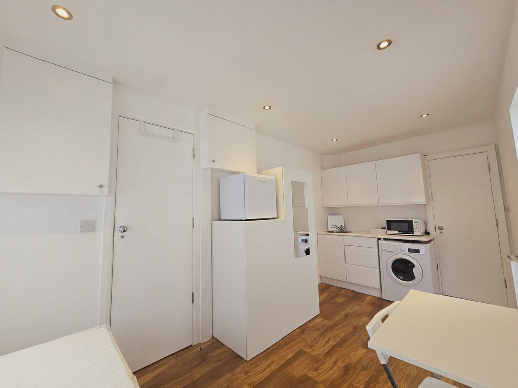 Property photo 3 of 7 Gallery