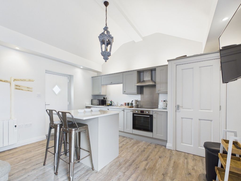 Property photo 2 of 16 4936593