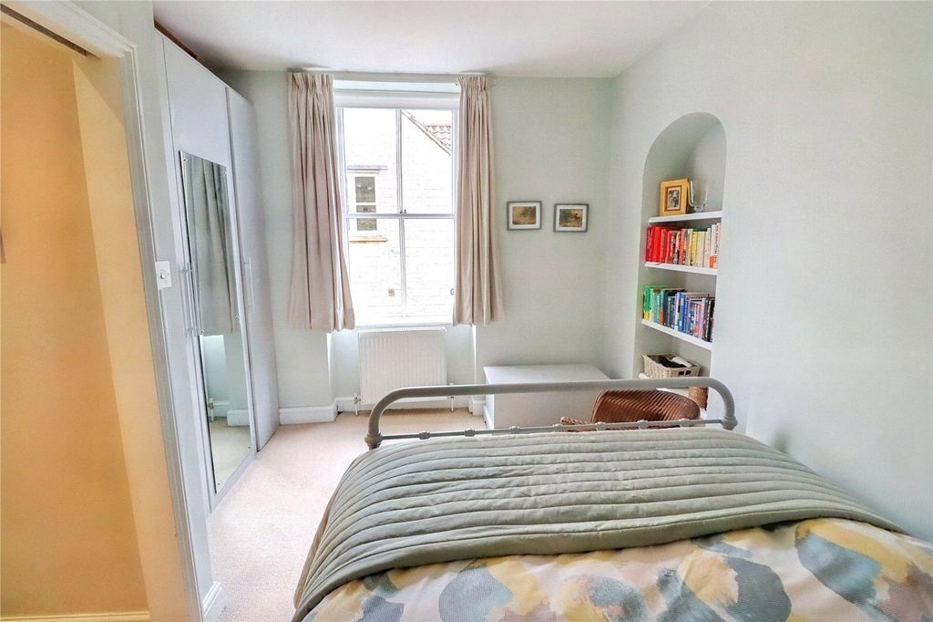 1 bed flat to rentDevonshire Buildings, Bear Flat, Bath BA2 photo 4