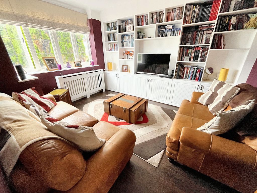 Property photo 2 of 28