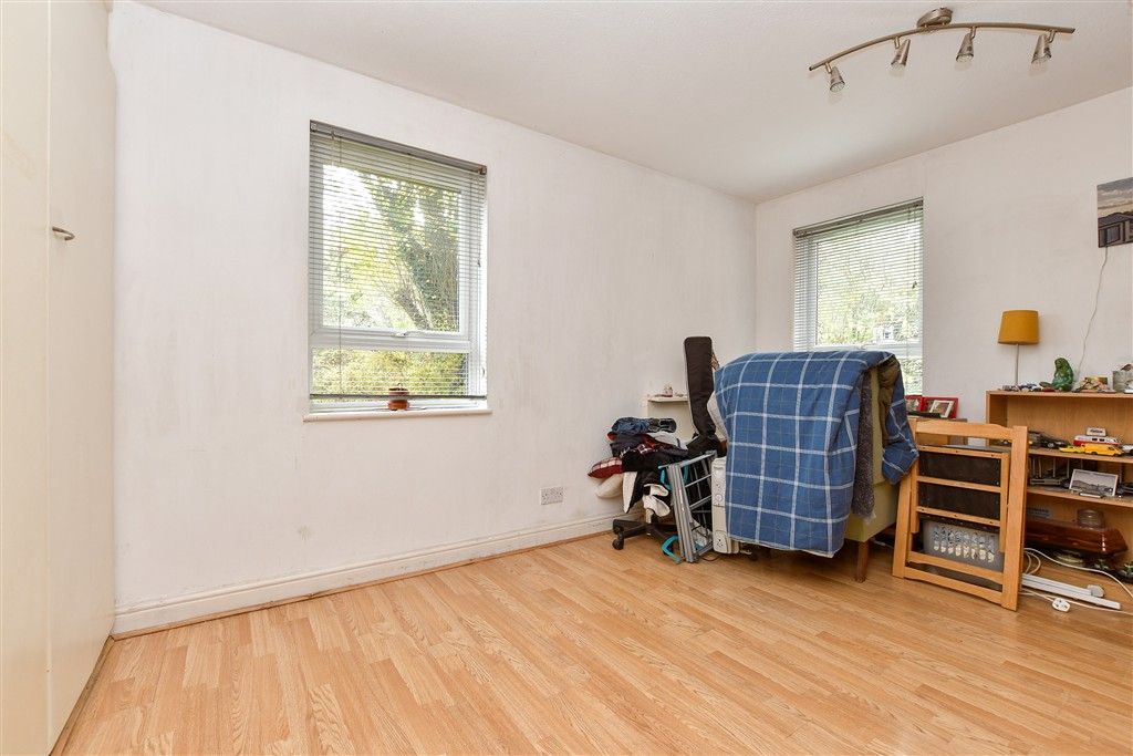 Property photo 1 of 12 Lounge / Bedroom