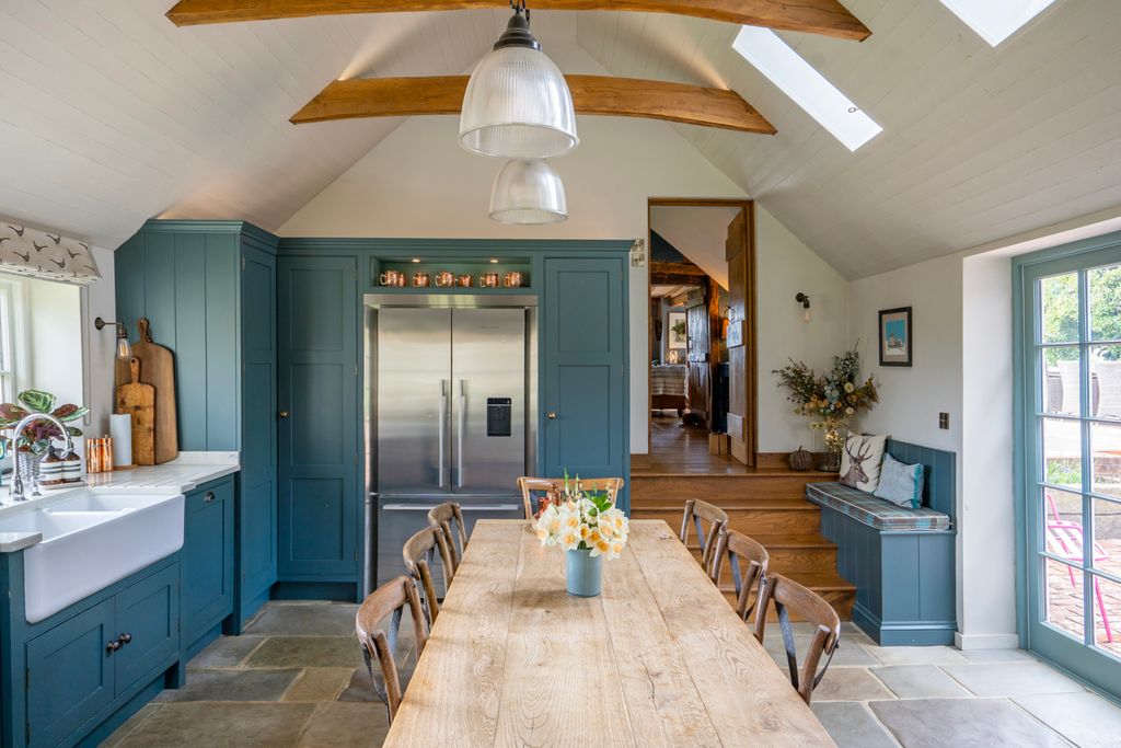 Property photo 2 of 25