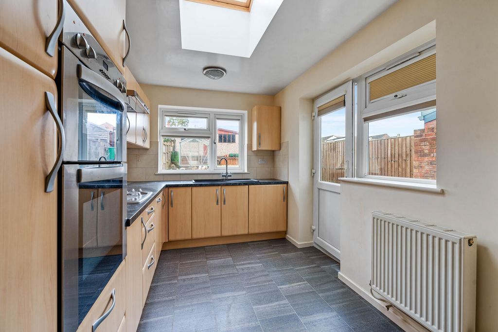 Property photo 3 of 21 Kitchen