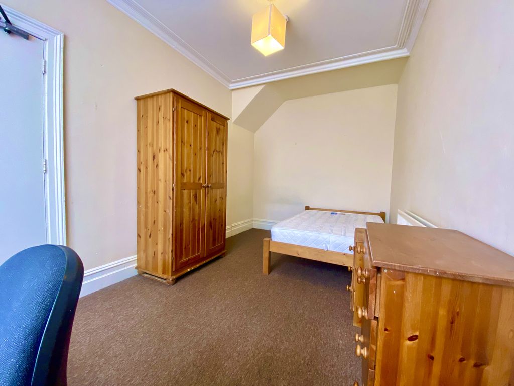 Property photo 2 of 17 Gallery