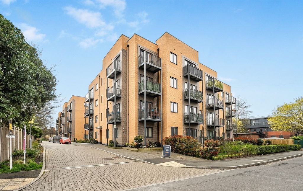 Property photo 1 of 12