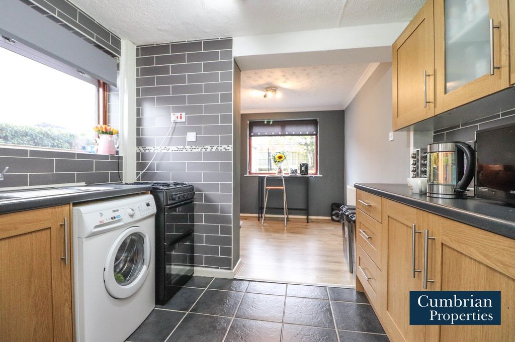 Property photo 2 of 18 Kitchen