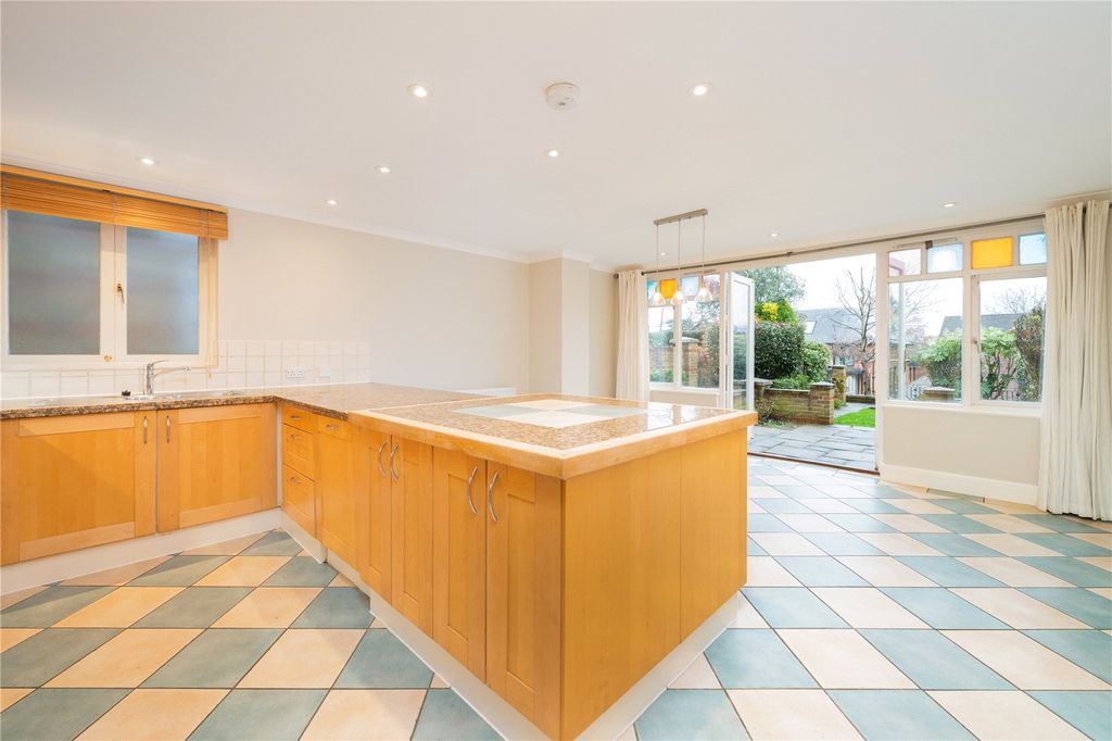 Property photo 3 of 13 Kitchen/Dining