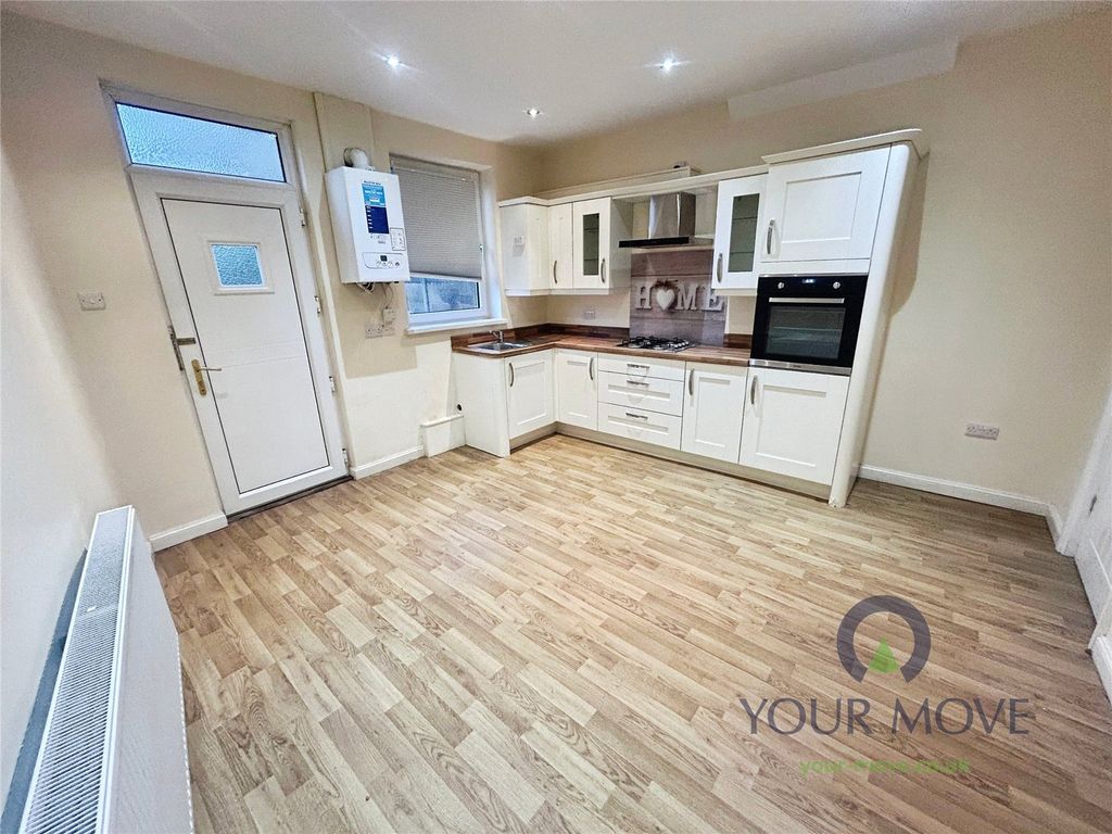 Property photo 3 of 10 Kitchen