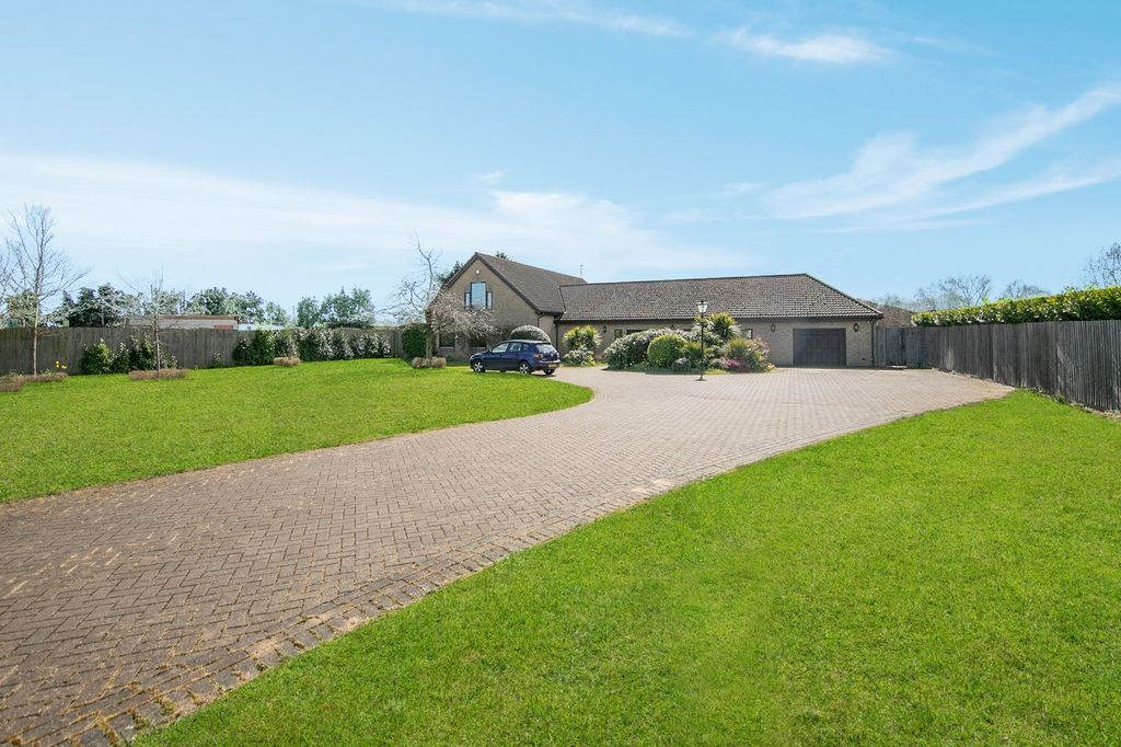 Property photo 2 of 40