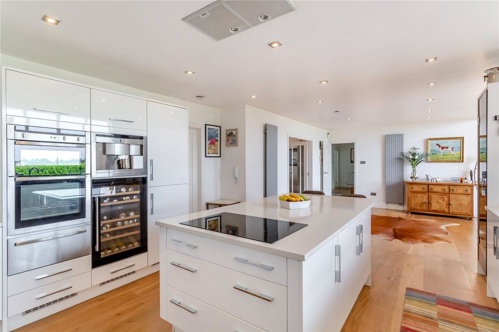 Property photo 2 of 16 Kitchen