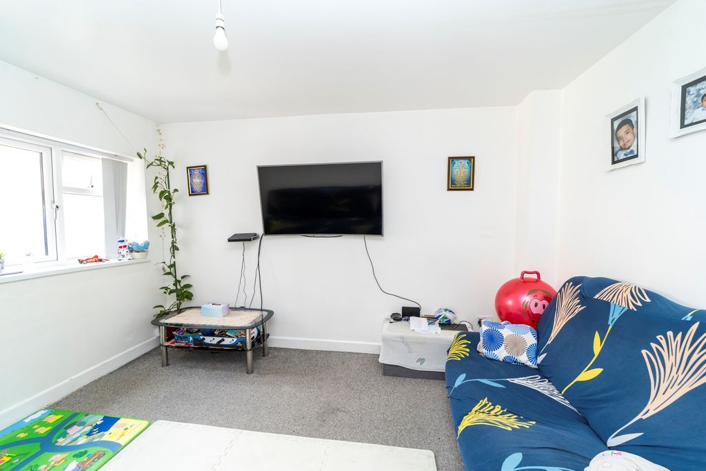 Property photo 2 of 20