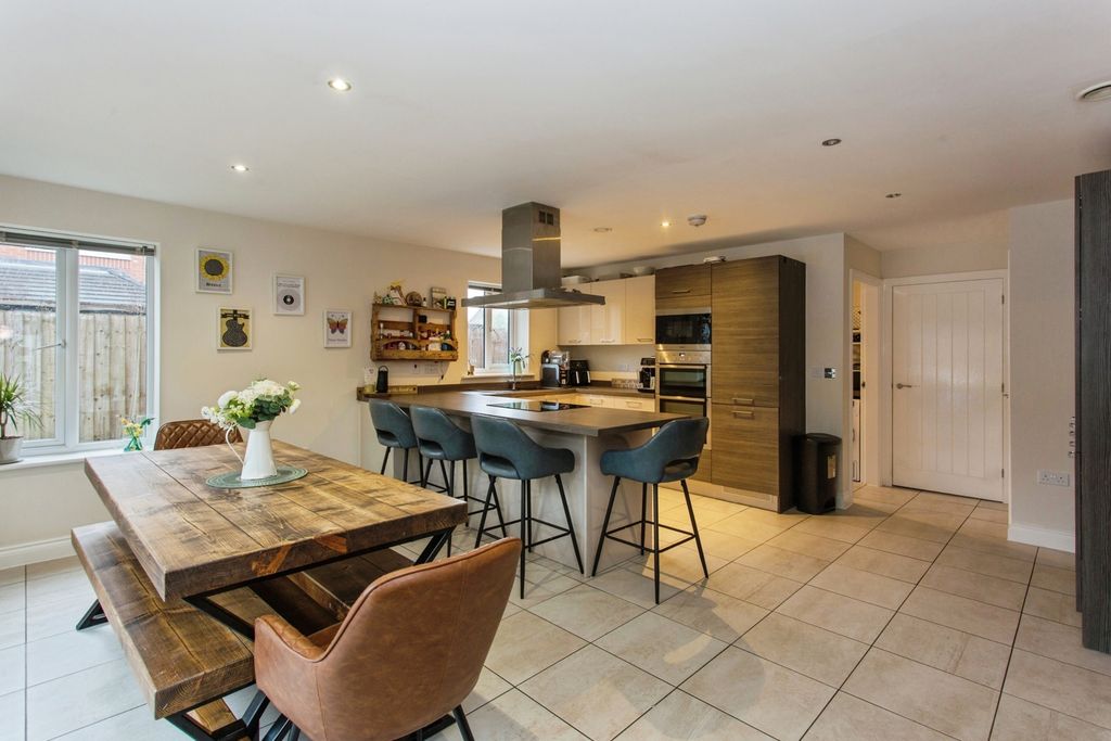 Property photo 2 of 20 Kitchen Diner