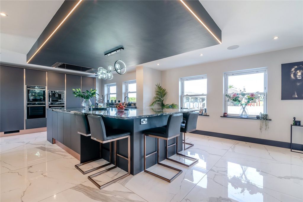 Property photo 3 of 32 Kitchen