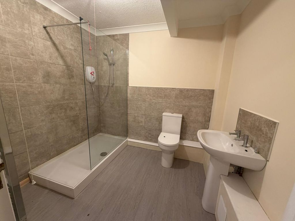 Property photo 1 of 4 Bathroom