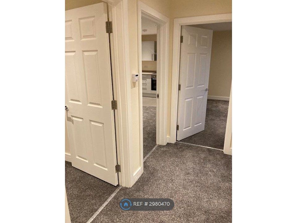 Property photo 2 of 12 Hallway