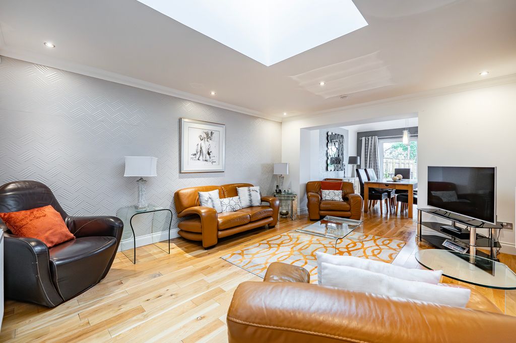 Property photo 3 of 35