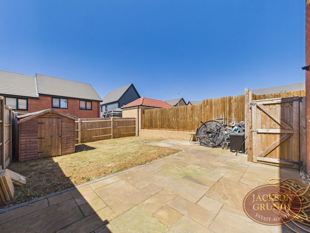 Property photo 2 of 12 Cane Way