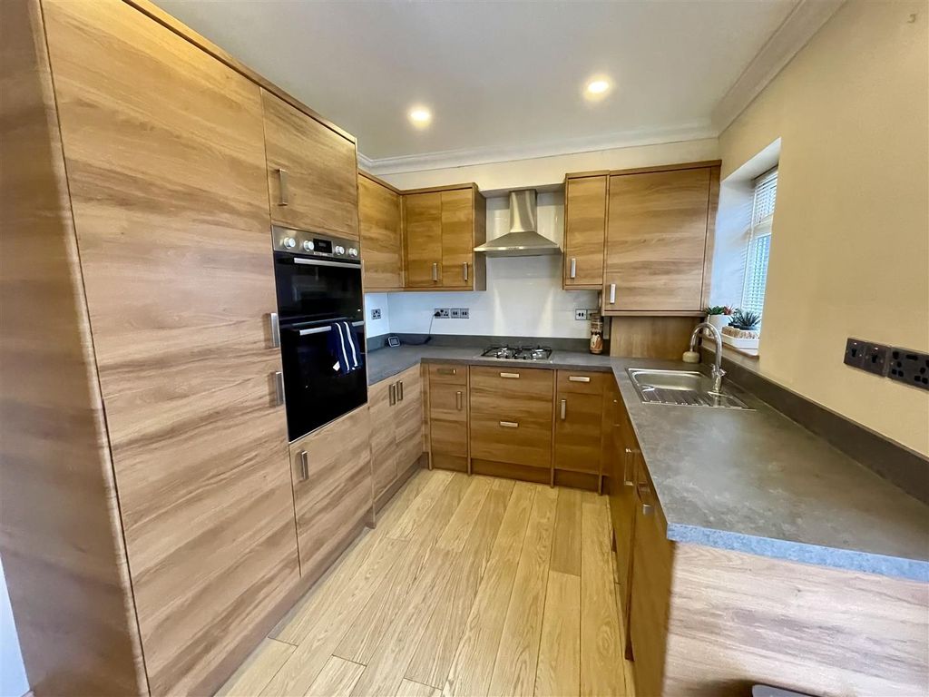 Property photo 3 of 16 Kitchen/Diner