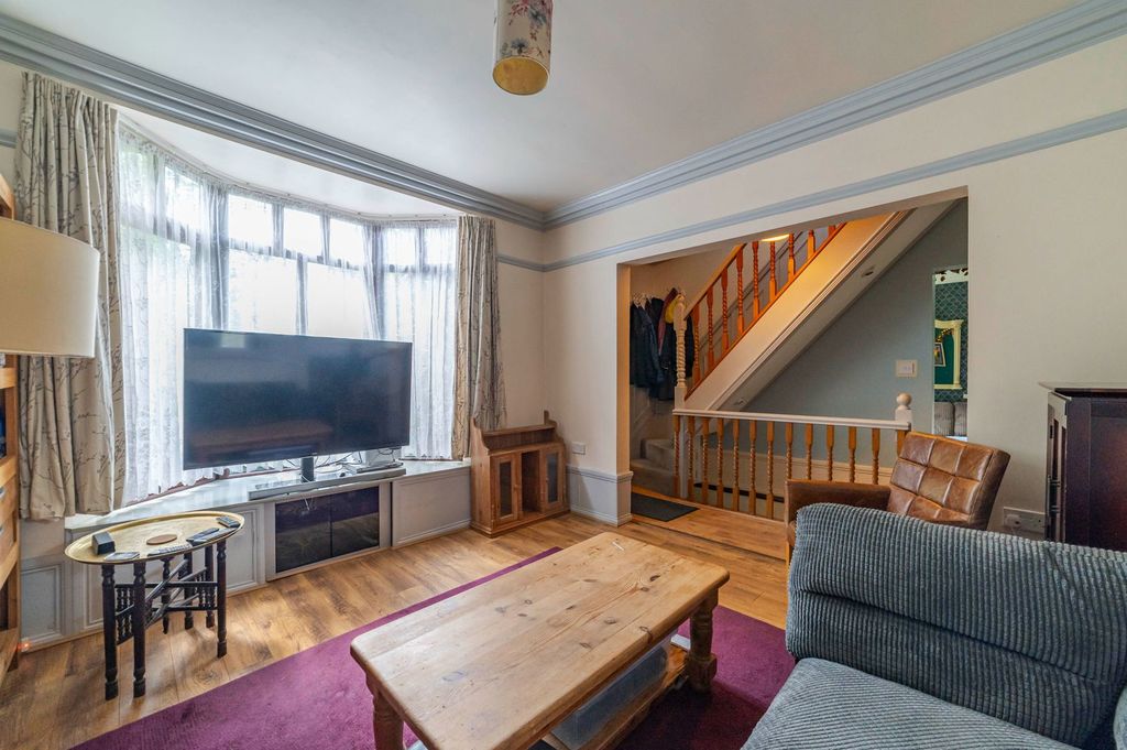 Property photo 3 of 28