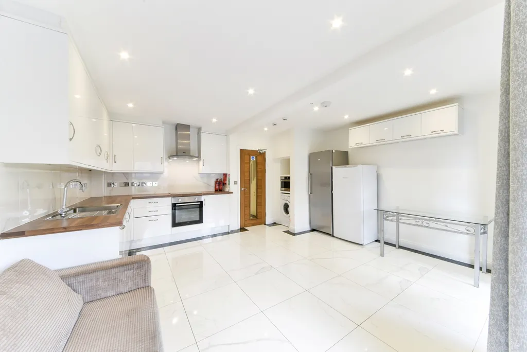 House in London, London Borough of Tower Hamlets - View 3